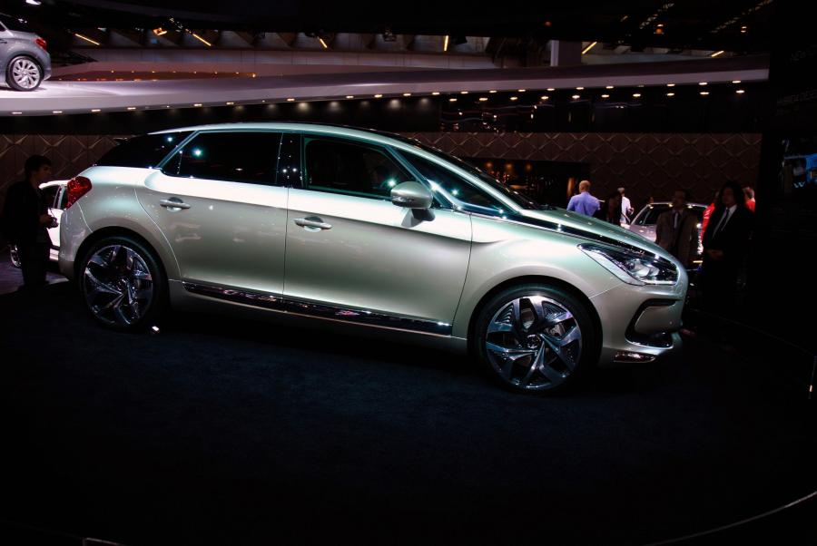  Citroen DS5 2012 года  (фото 140 из 182)